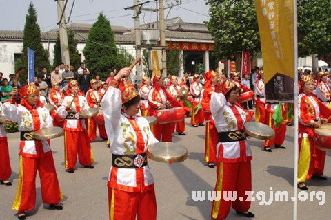 梦见敲锣打鼓